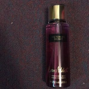 Victoria secret love addict body mist